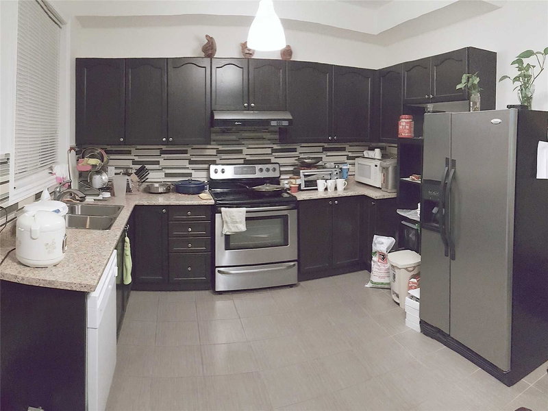 11 Beacon Point St, Markham, L6E0P3 | Image 2