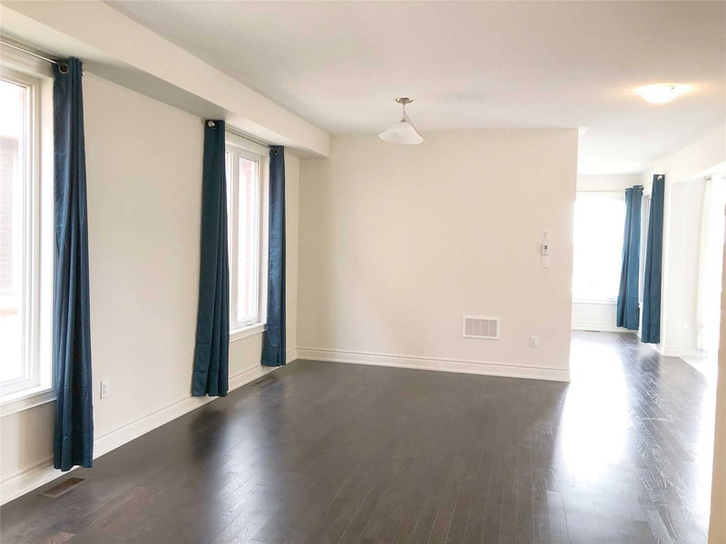 132 Meadow Vista Cres, East Gwillimbury, L9N0T4 | Image 2