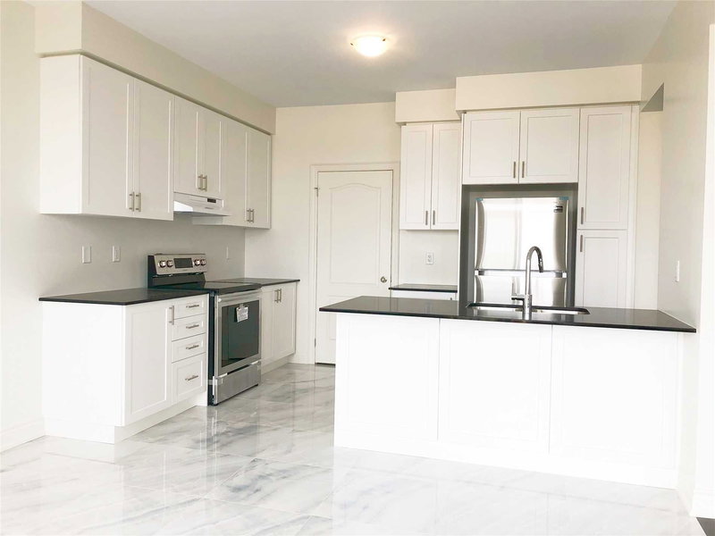 132 Meadow Vista Cres, East Gwillimbury, L9N0T4 | Image 3