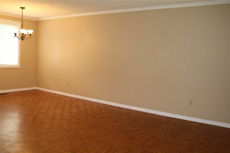 356 Sandford St, Newmarket, L3Y4S3 | Image 3