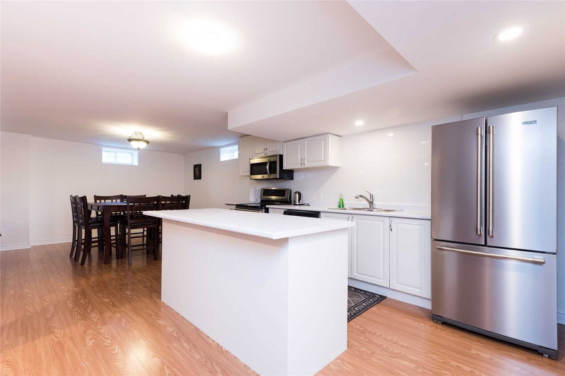 32 Elmvale Blvd, Whitchurch-Stouffville, L4A2Y3 | Image 3