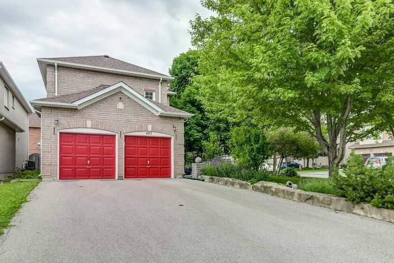 483 Menczel Cres, Newmarket, L3X2P6 | Image 2