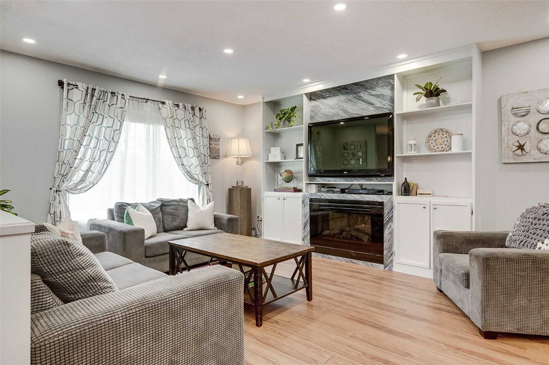 17 Fox Run Lane, Bradford West Gwillimbury, L3Z2J1 | Image 2