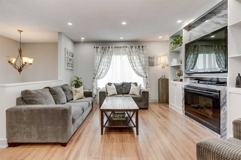 17 Fox Run Lane, Bradford West Gwillimbury, L3Z2J1 | Image 3