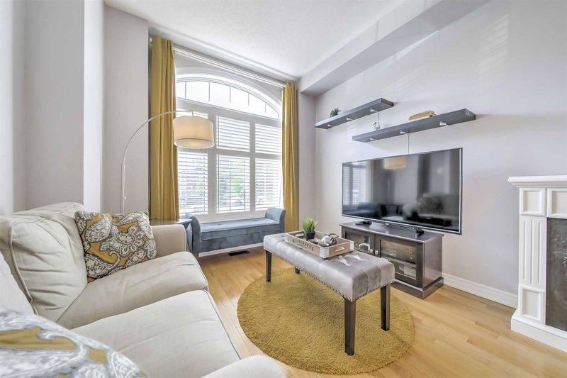 18 Radmore Pl, Markham, L6B0G7 | Image 2