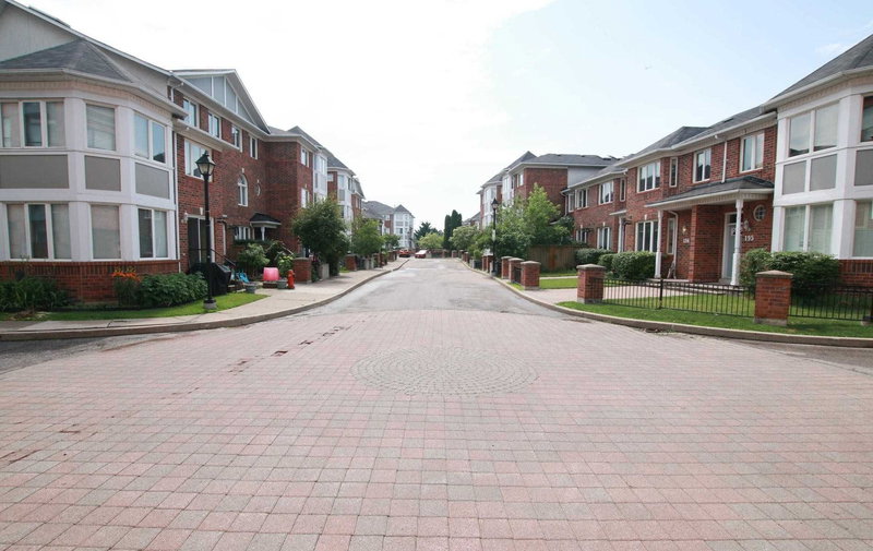 218 - 7398 Yonge St, Vaughan, L4J8J2 | Image 2