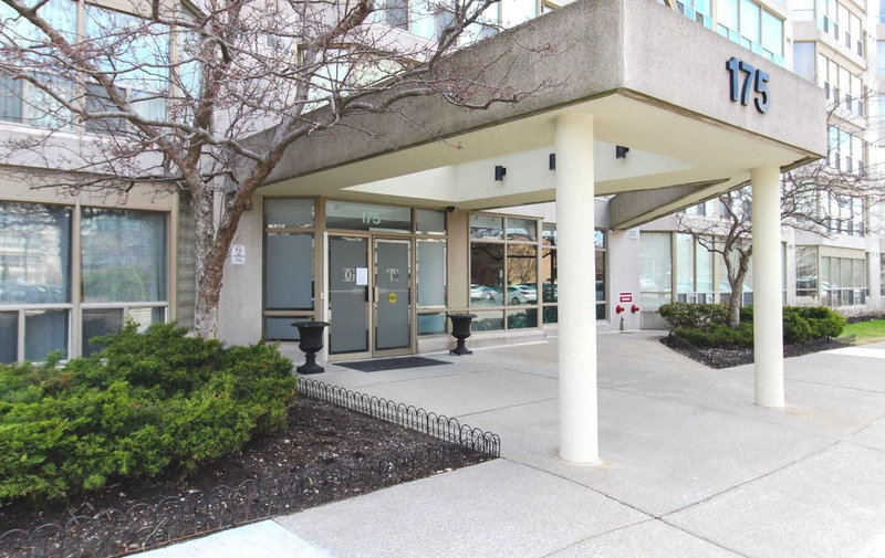 212 - 175 Cedar Ave, Richmond Hill, L4C9V3 | Image 2