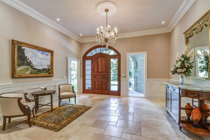 1865 Davis Dr W, King, L3Y 4V9 | Image 3