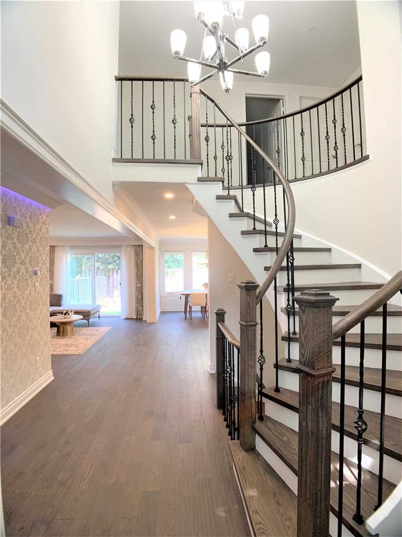 433 Mullen Dr, Vaughan, L4J2N9 | Image 2