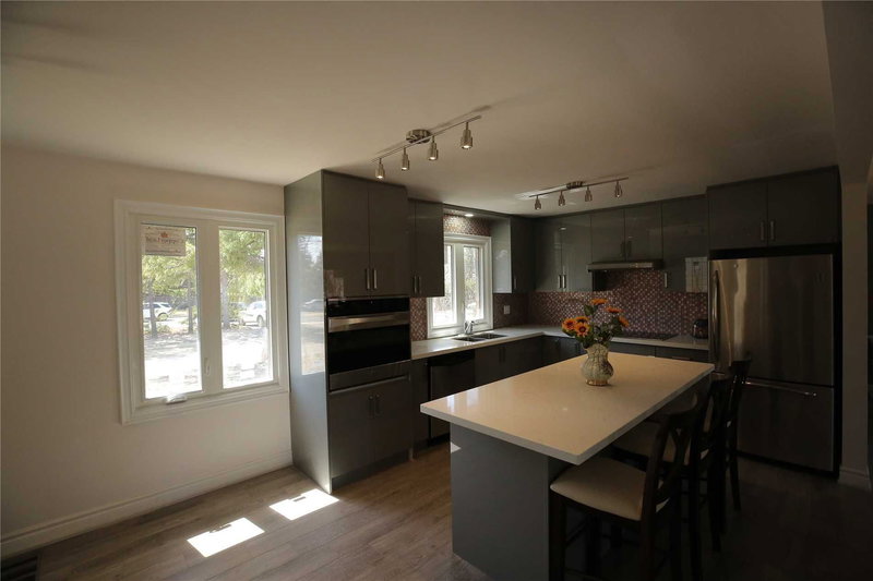 344 Steeles Ave E, Markham, L3T 1A8 | Image 2