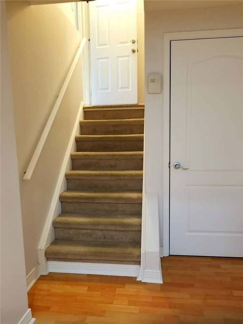 135 Professor Day Dr, Bradford West Gwillimbury, L3Z3B9 | Image 2