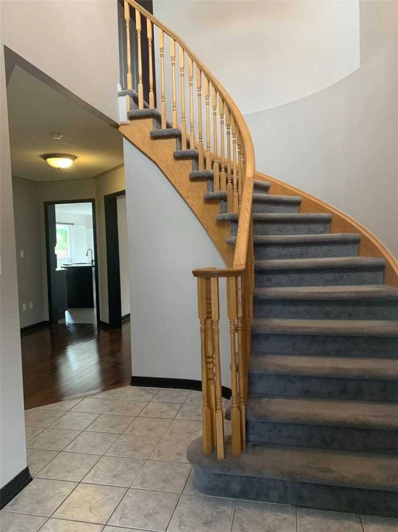 16 Raffia Ave, Richmond Hill, L4E4M9 | Image 2