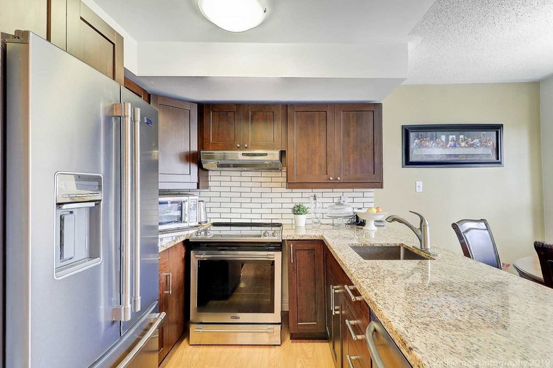 C208 - 110 Cornell Park Ave, Markham, L6B1B6 | Image 2