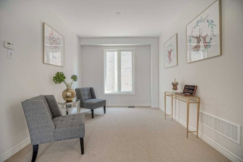 87 Robb Thompson Rd, East Gwillimbury, L0G 1M0 | Image 3