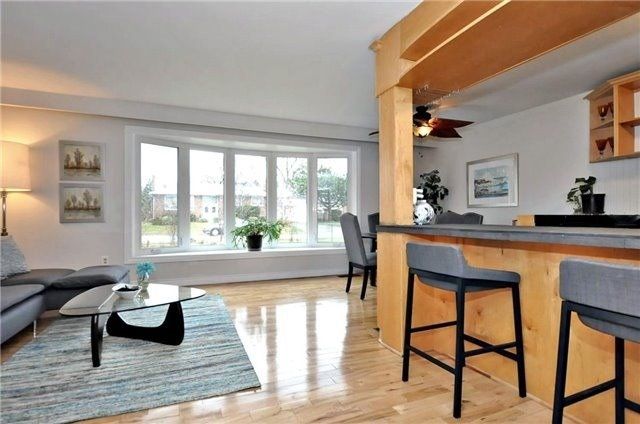 24 Gentry Cres, Richmond Hill, L4C2G9 | Image 2