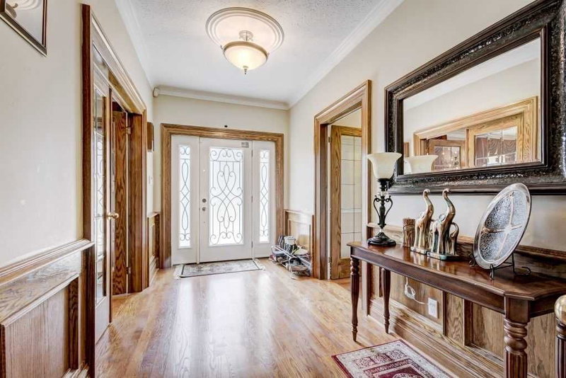 33 Carolwood Cres, Markham, L3S4T2 | Image 3