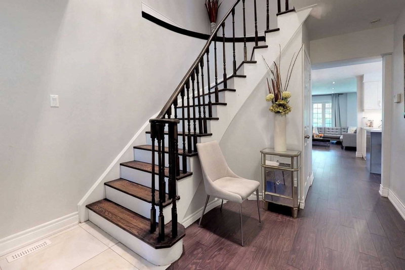 81 Stirling Cres, Markham, L3R7J8 | Image 2