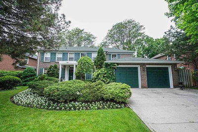 Detached House sold at 4 Canadiana Drive, Markham, Ontario, L3T2Y6 - Bayview Glen - MLS: N4541727