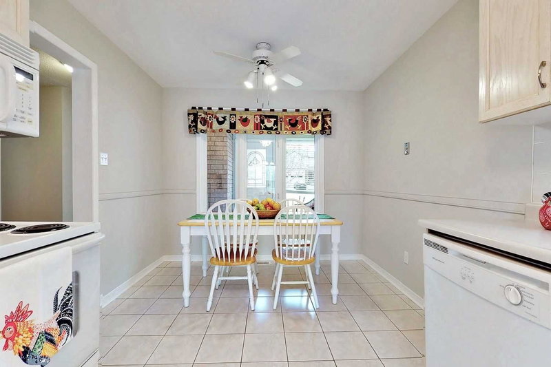 361 Gaston Pl, Newmarket, L3Y8M4 | Image 3