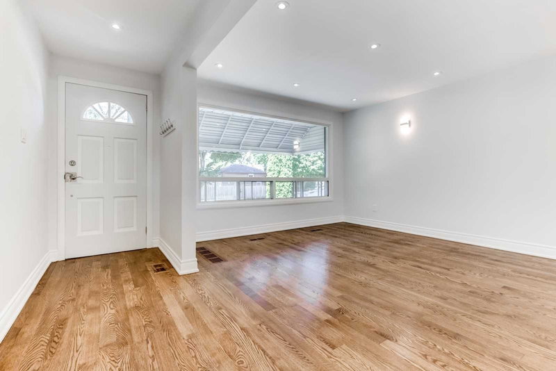 139 Felix Rd, Richmond Hill, L4C3M4 | Image 2