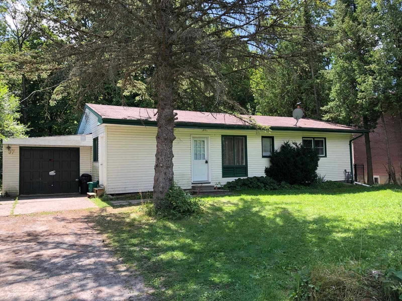 97 Park Cres, Richmond Hill, L4E3J5 | Image 2