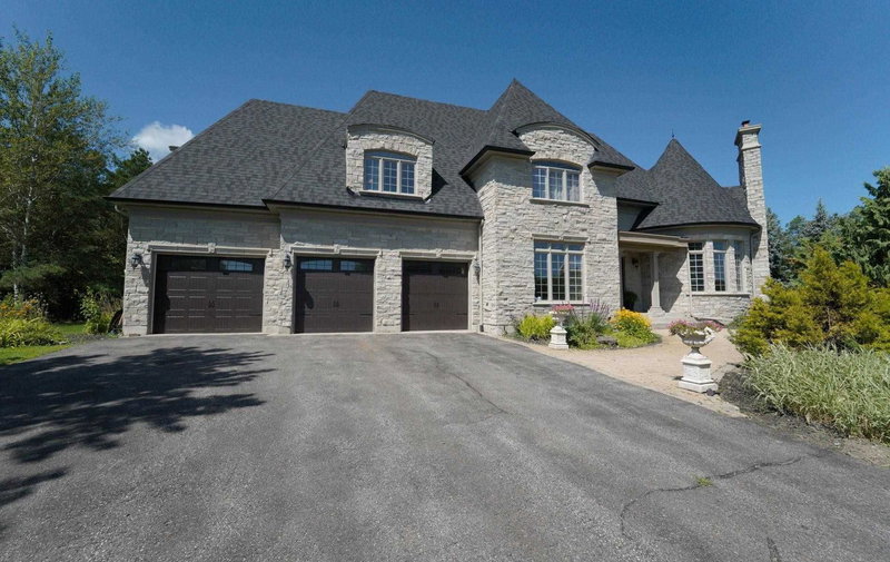 19 Wolf Run Crt, Whitchurch-Stouffville, L4A 2L4 | Image 2