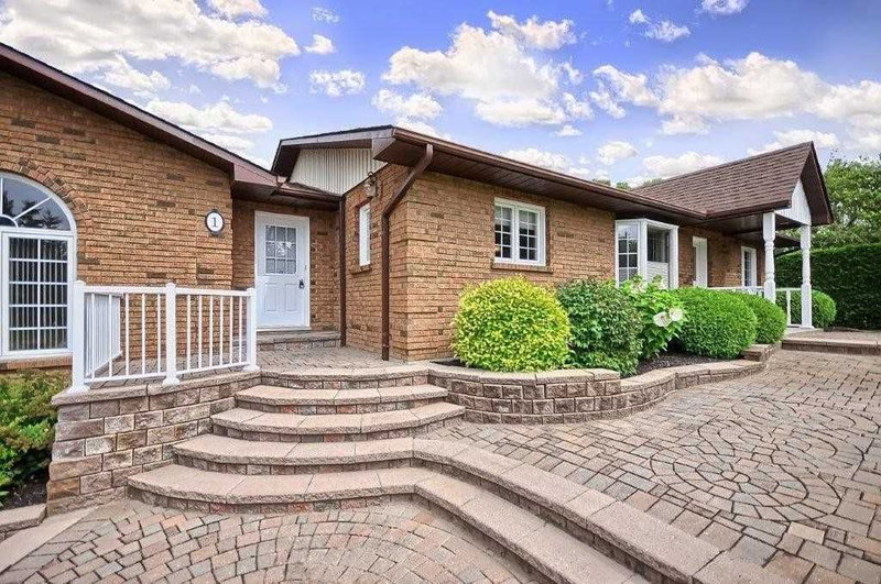 1 Lormik Dr, Uxbridge, L9P | Image 3