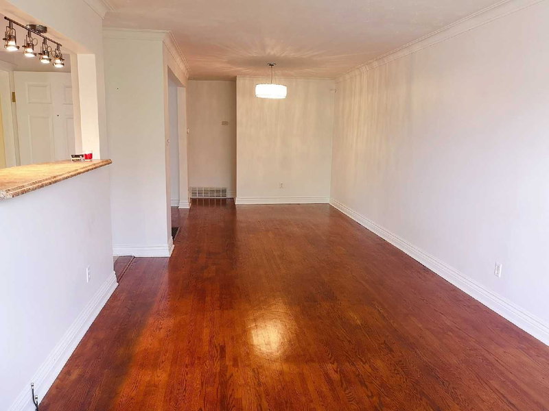 382 Blue Grass Blvd, Richmond Hill, L4C3H4 | Image 2