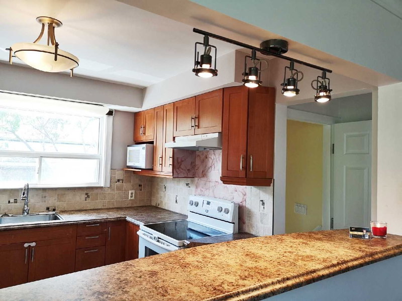 382 Blue Grass Blvd, Richmond Hill, L4C3H4 | Image 3