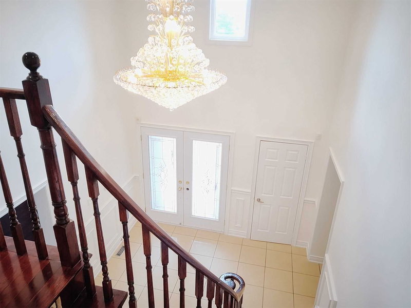 100 Bernard Ave, Richmond Hill, L4C9Z5 | Image 2