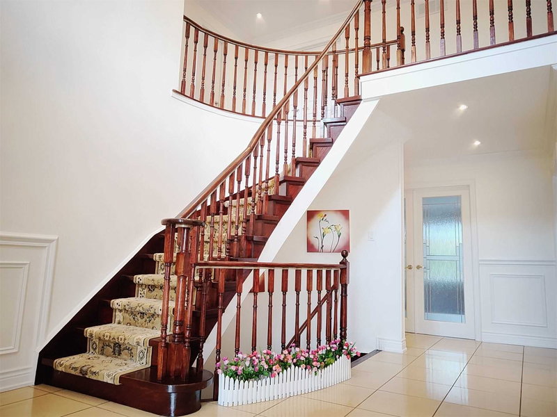 100 Bernard Ave, Richmond Hill, L4C9Z5 | Image 3