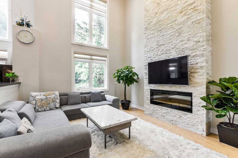 962 On Bogart Circ, Newmarket, L3Y8T4 | Image 3