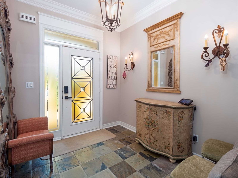 25 Kingsbridge Circ, Vaughan, L4J8N8 | Image 2