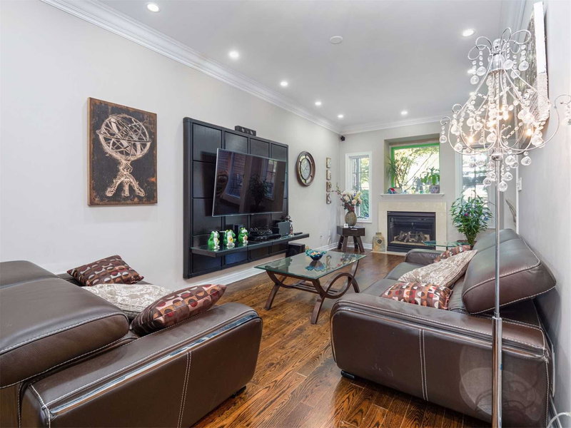 25 Kingsbridge Circ, Vaughan, L4J8N8 | Image 3