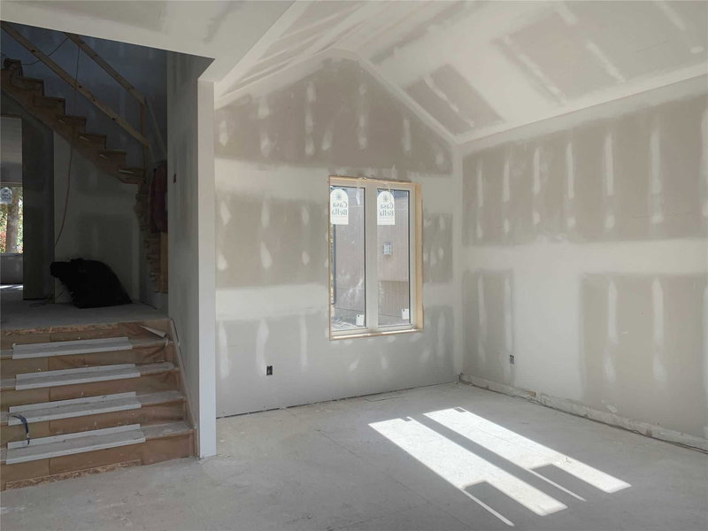 1951 Metro Rd N, Georgina, L0E 1L0 | Image 3