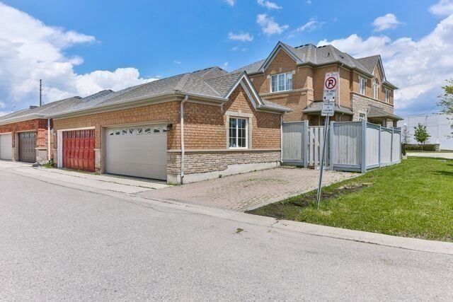 20 Forest Run Blvd, Vaughan, L4K5J8 | Image 2