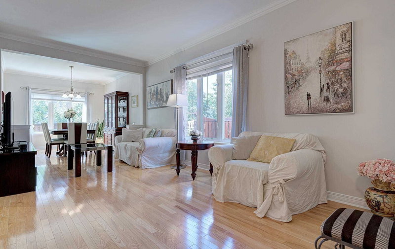 62 Macedonia Crt, Newmarket, L3X2W8 | Image 2