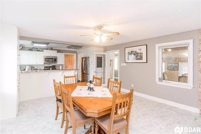 5440 Yonge St, Innisfil, L0L 1R0 | Image 3