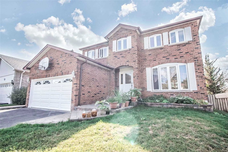 86 Howlett Ave, Newmarket, L3Y5S5 | Image 2