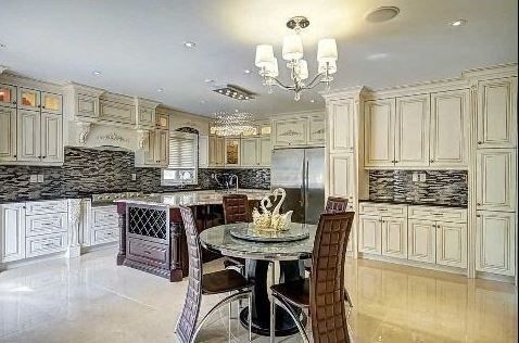 8 Ridgewood Dr, Richmond Hill, L4E3M1 | Image 2