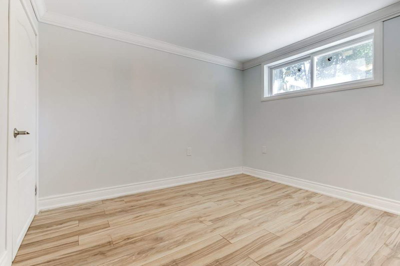 Lower - 139 Felix Rd, Richmond Hill, L4C3M4 | Image 2