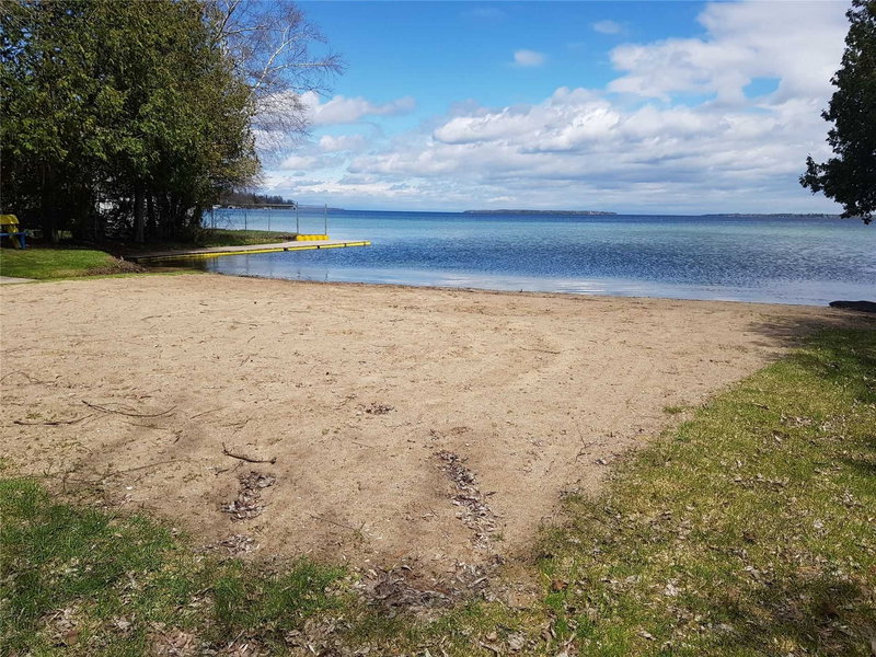 1052 Spruce Rd, Innisfil, L0L1W0 | Image 3