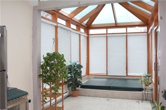 104 Houseman Cres, Richmond Hill, L4C7S5 | Image 2