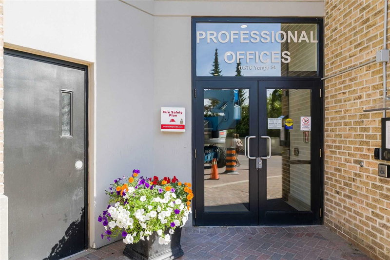 208 - 10376 Yonge St, Richmond Hill, L4C3B8 | Image 2