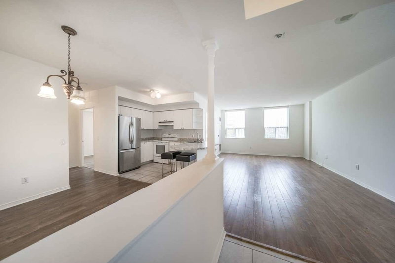 215 - 7398 Yonge St, Vaughan, L4J8J2 | Image 2