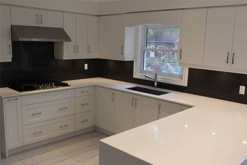 32 Elmvale Blvd, Whitchurch-Stouffville, L4A2Y3 | Image 3