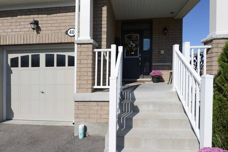 40 Sharpe Cres, New Tecumseth, L0G1W0 | Image 2
