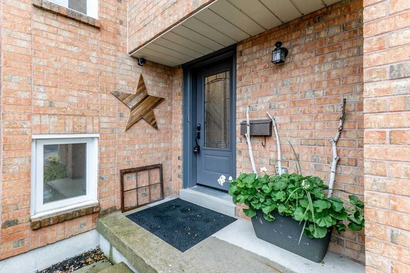 31 Natanya Blvd, Georgina, L4P 3R4 | Image 2