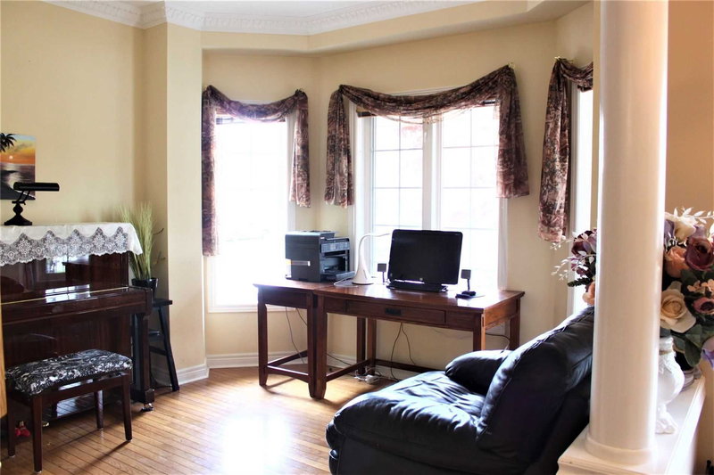 59 Palisade Cres, Richmond Hill, L4S2H9 | Image 2