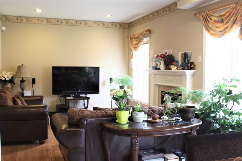 59 Palisade Cres, Richmond Hill, L4S2H9 | Image 3